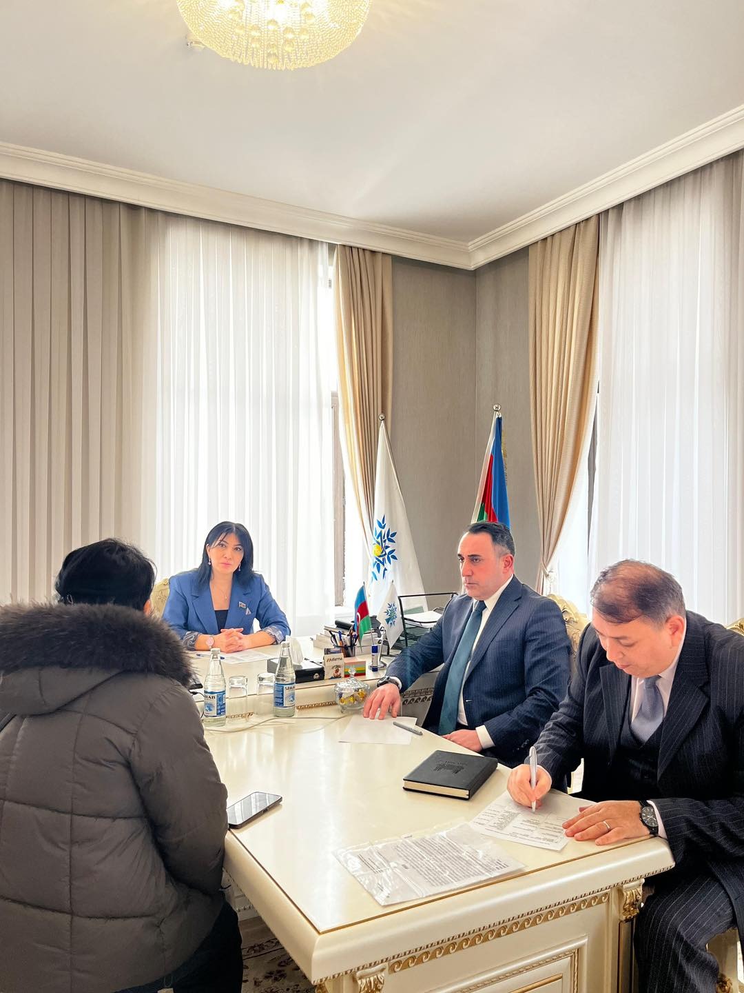 Deputat Elnarə Akimova vətəndaşlarla növbəti qəbulu keçirdi (FOTO)